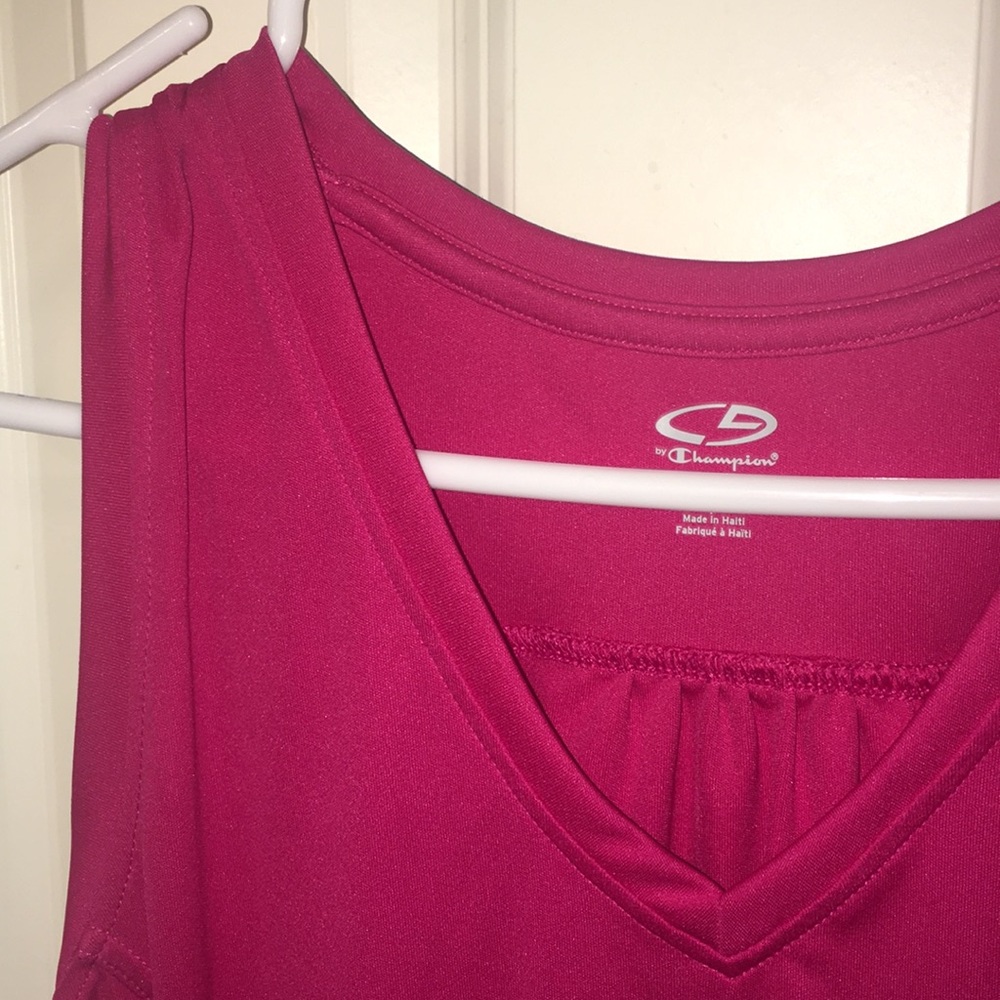 Ladies V neck loose fit tank top. NWT Size L